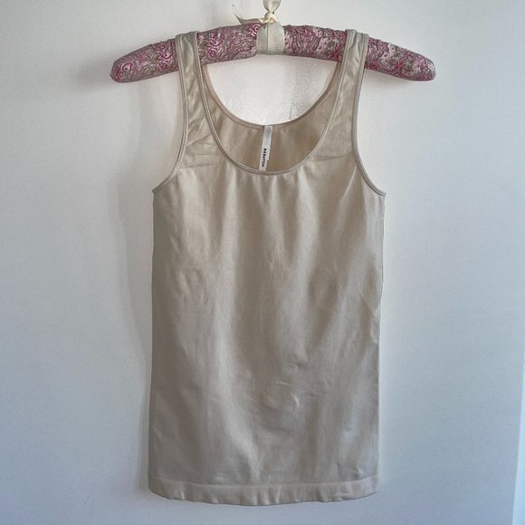 πHPπ Bundle of 5 Babaton Bowie Tanks - Picture 3 of 10